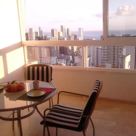 Gemelos 22 מלון בנידורם