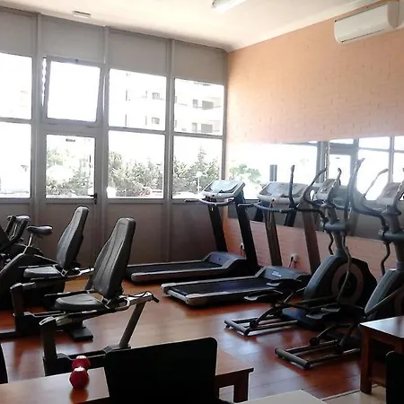 Gemelos 22 מלון בנידורם